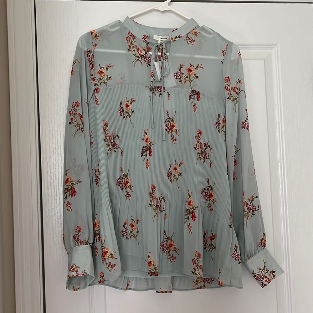 *NWT* Floral Blouse